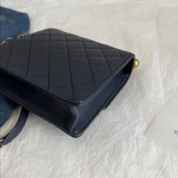 2020 Chanel Pearl flap bag - Picture 5 of 7